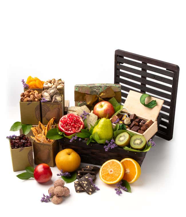 Deluxe Fruit &amp; Chocolates Gift Basket